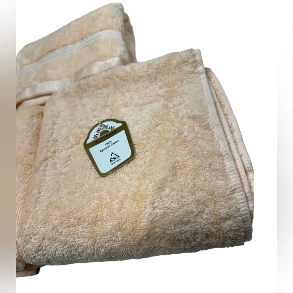 NWT pack of 3, 16” x 30” superior peach colored superior towel collection towels